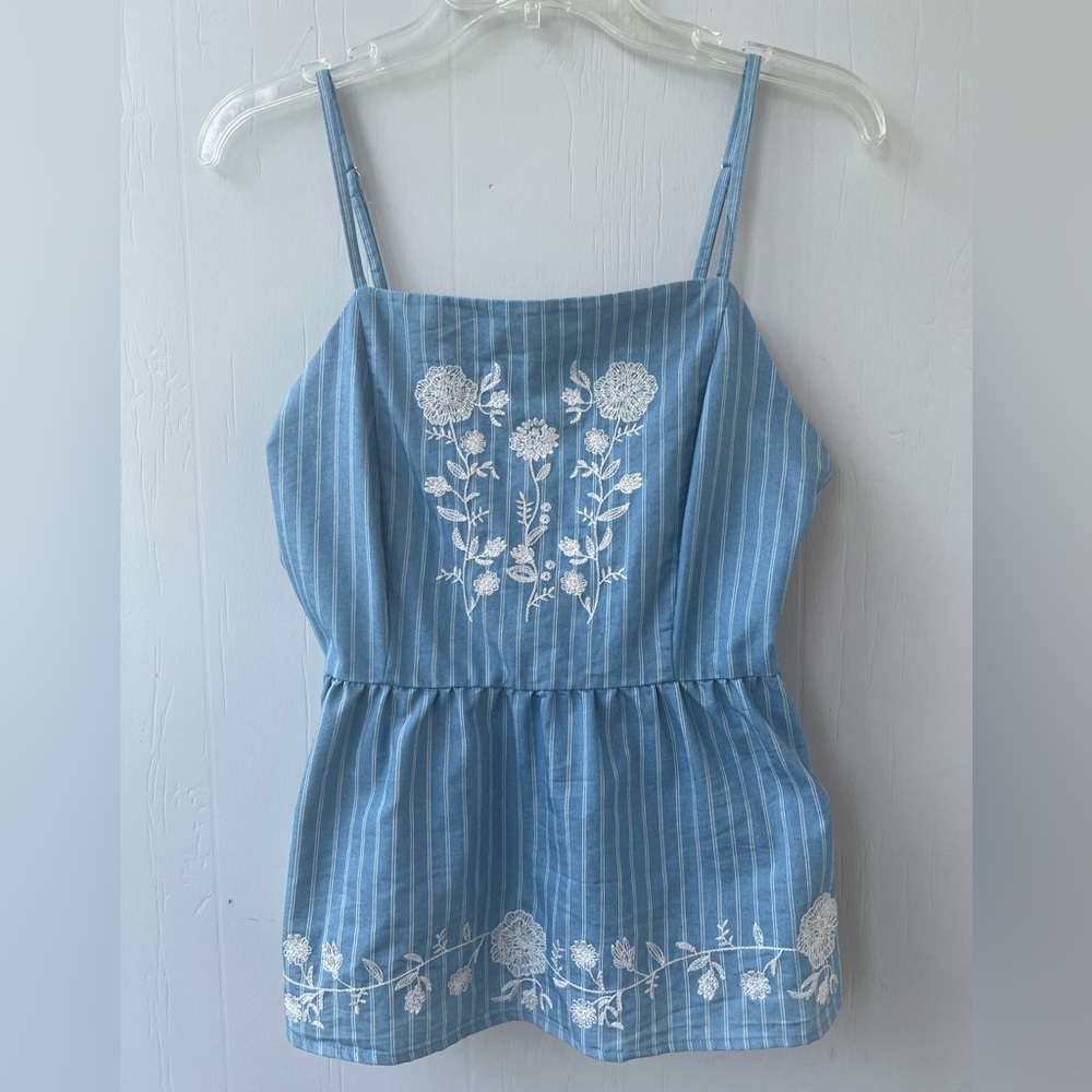 Harper Heritage Francesca’s Embroidered Top (size M)